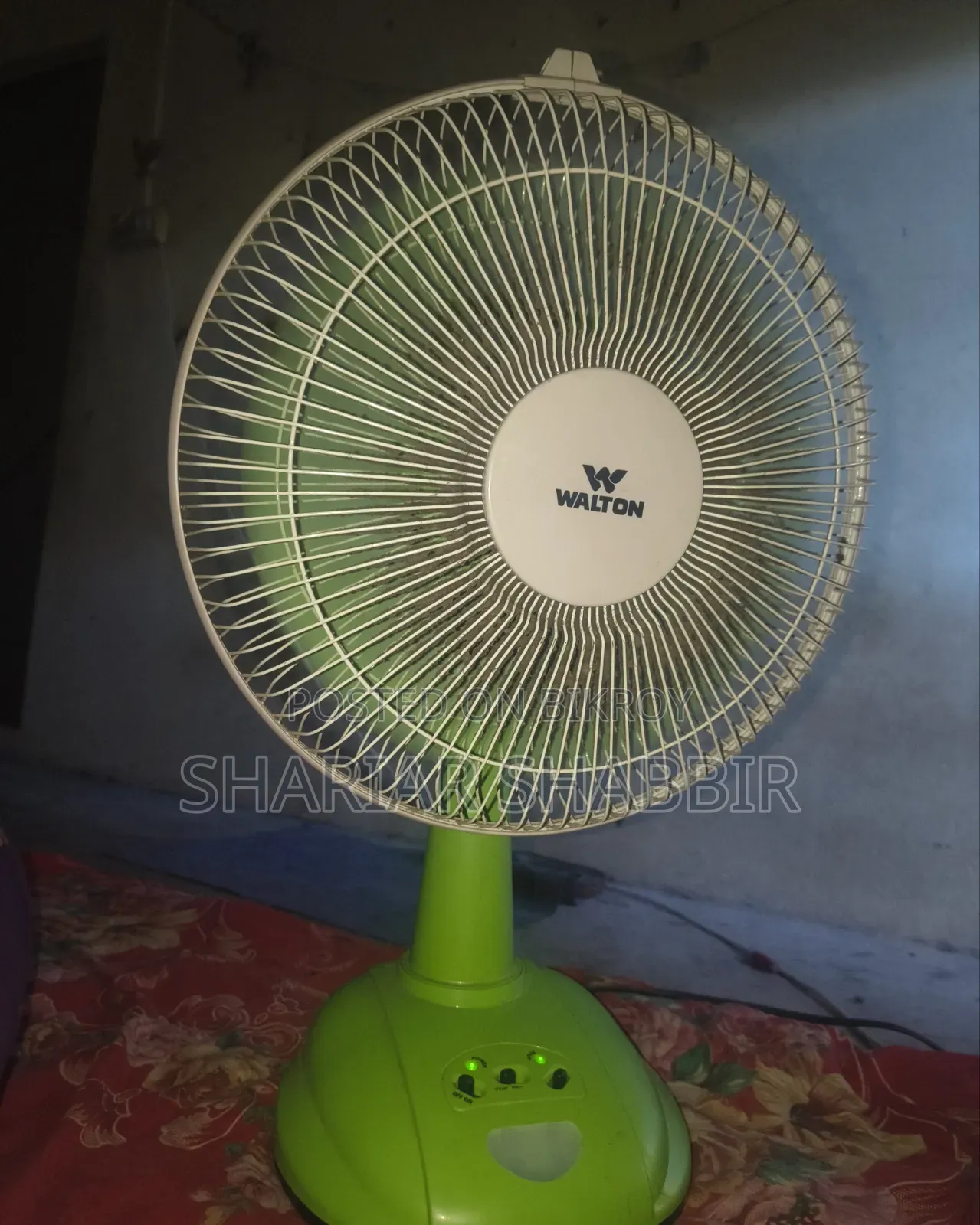 Walton WRTF12B Rechargeable Fan (12")