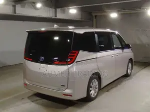 টয়োটা নোয়া ২০২২ বেইজ