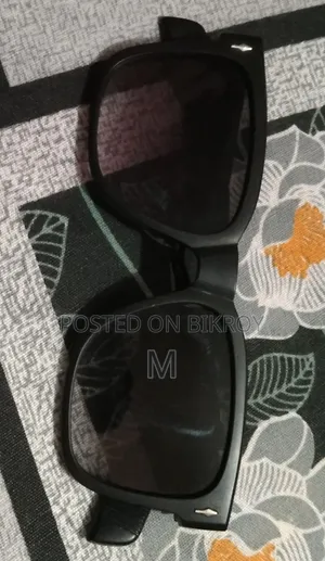 একটি স্টাইলিশ সানগ্লাস বিক্রয় করা হবে