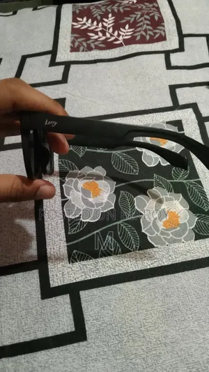 একটি স্টাইলিশ সানগ্লাস বিক্রয় করা হবে