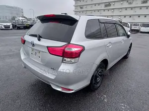 Toyota Corolla Fielder 1.5 Hybrid FWD 2021 Silver