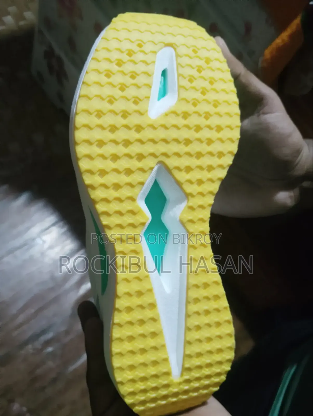 Brand new shoe samples exported from Bangladesh to India