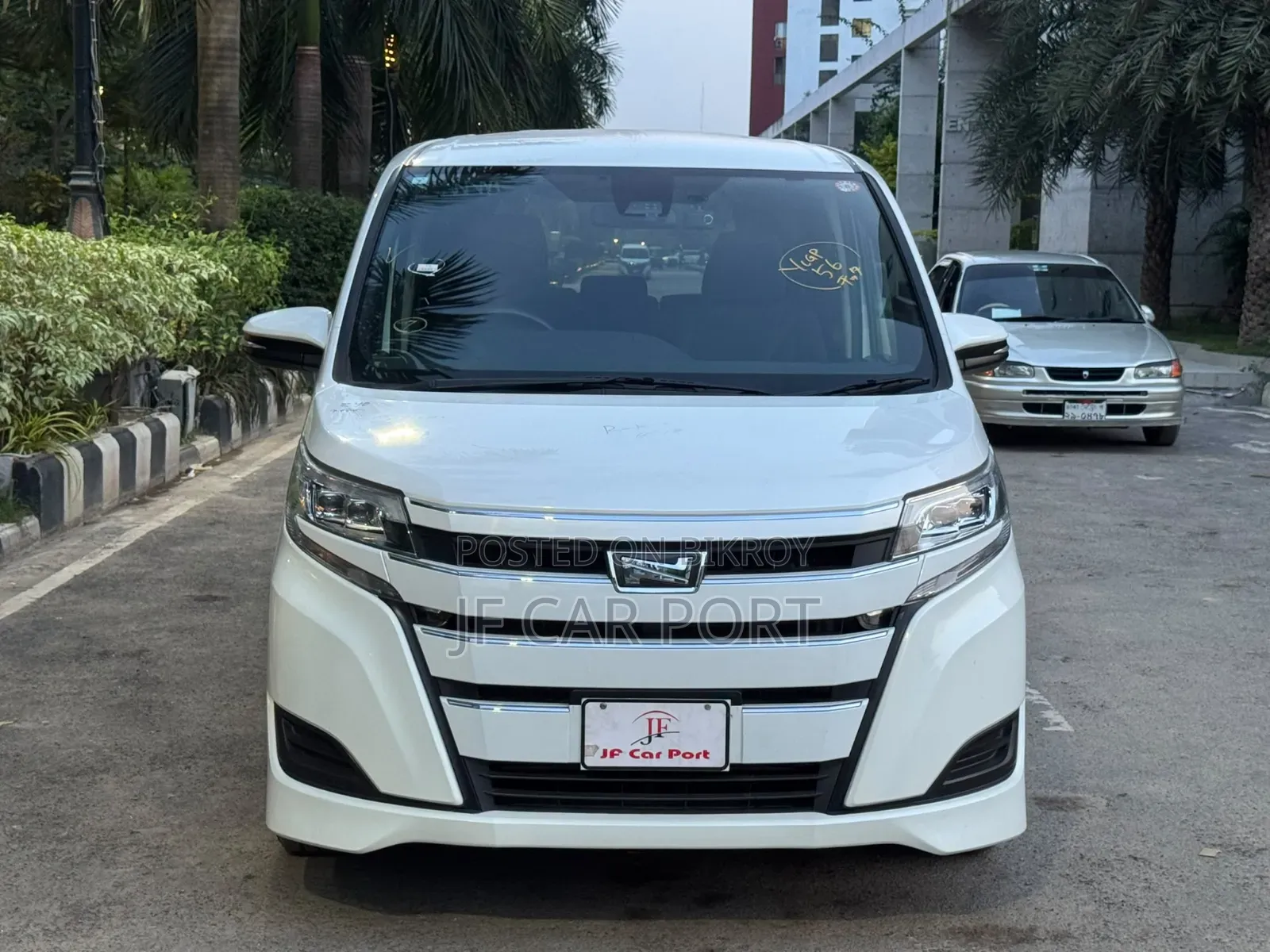 New Toyota Noah 2.0 Four Wheel Drive (8 Seater) 2021 Pearl