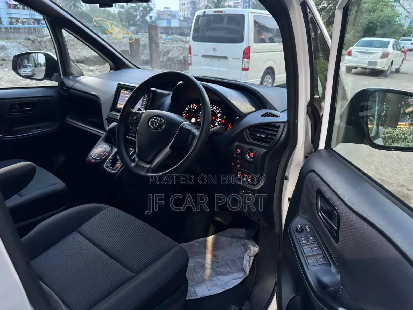 New Toyota Noah 2.0 Four Wheel Drive (8 Seater) 2021 Pearl