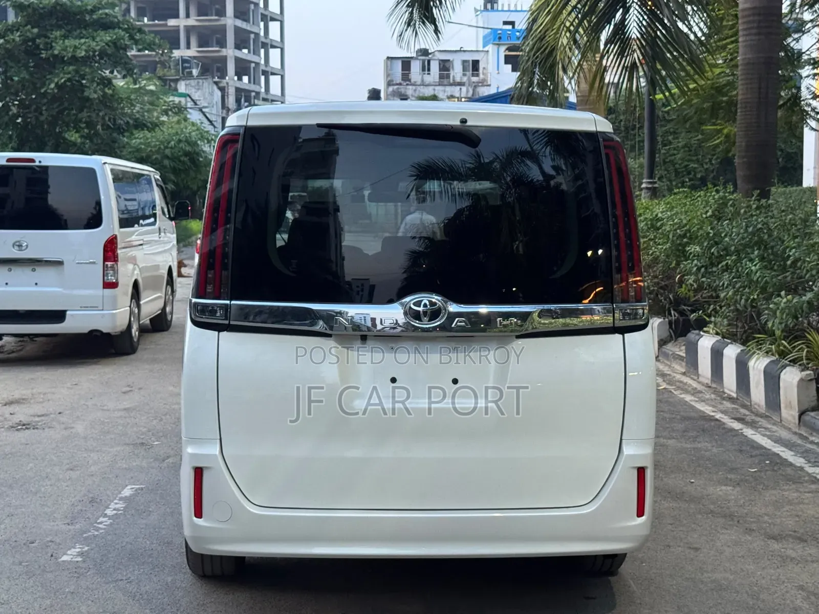 New Toyota Noah 2.0 Four Wheel Drive (8 Seater) 2021 Pearl