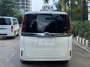 New Toyota Noah 2.0 Four Wheel Drive (8 Seater) 2021 Pearl