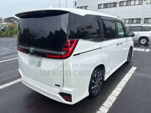 Toyota Noah 2023 Pearl