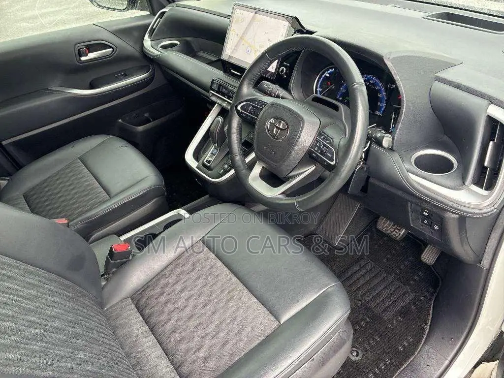 Toyota Noah 2023 Pearl