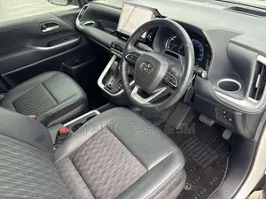 Toyota Noah 2023 Pearl