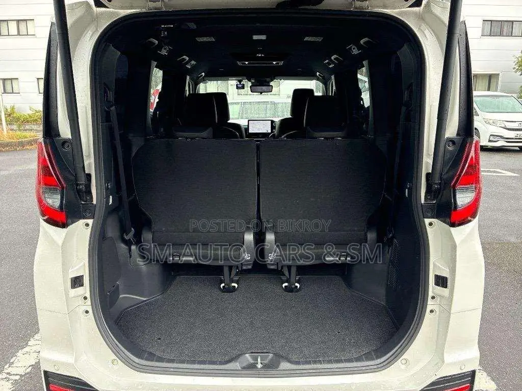 Toyota Noah 2023 Pearl