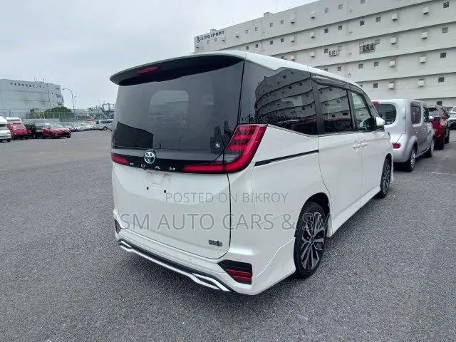 Toyota Noah 2023 Pearl