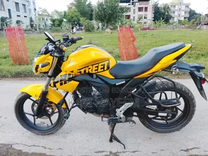 সুজুকি জিক্সার ২০২৩ ইয়েলো