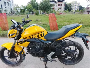 সুজুকি জিক্সার ২০২৩ ইয়েলো