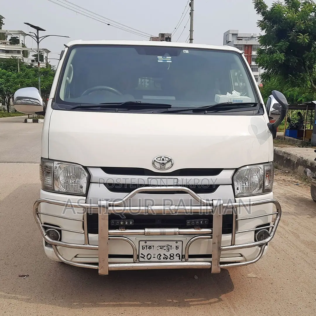 Toyota HiAce 2018 White