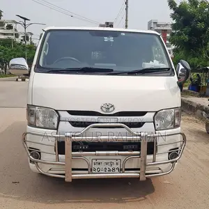 Toyota HiAce 2018 White