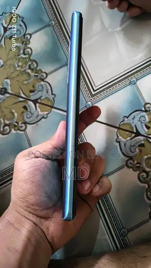আইকিউওও ১২৮ জিবি নীল