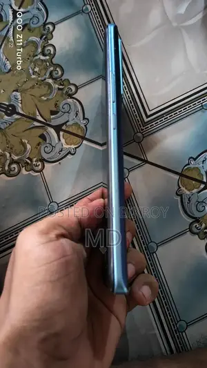 আইকিউওও ১২৮ জিবি নীল