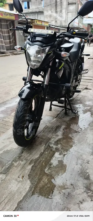 সুজুকি গিক্সার ২০২৫ কালো