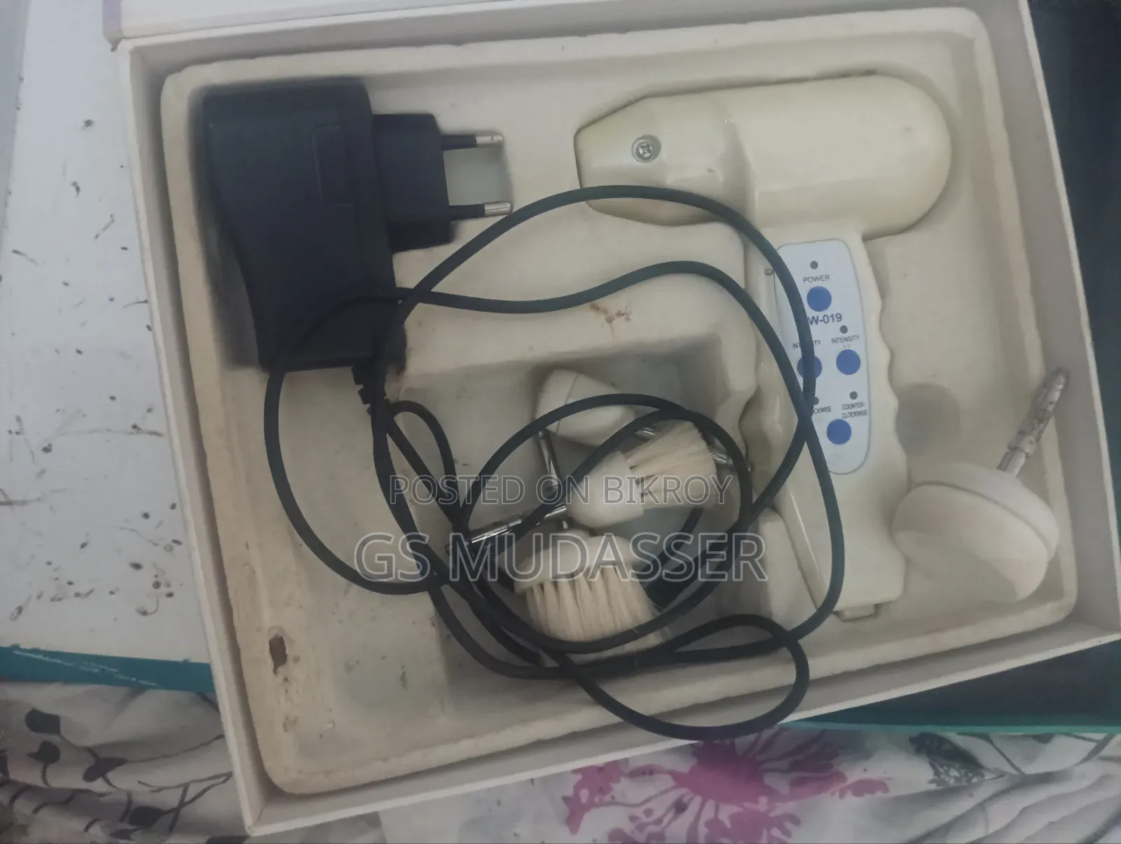 ফেসিয়াল ক্লিনজিং ব্রাশ এলডব্লিউ-০১৯ (পার্লার ব্যবহৃত)