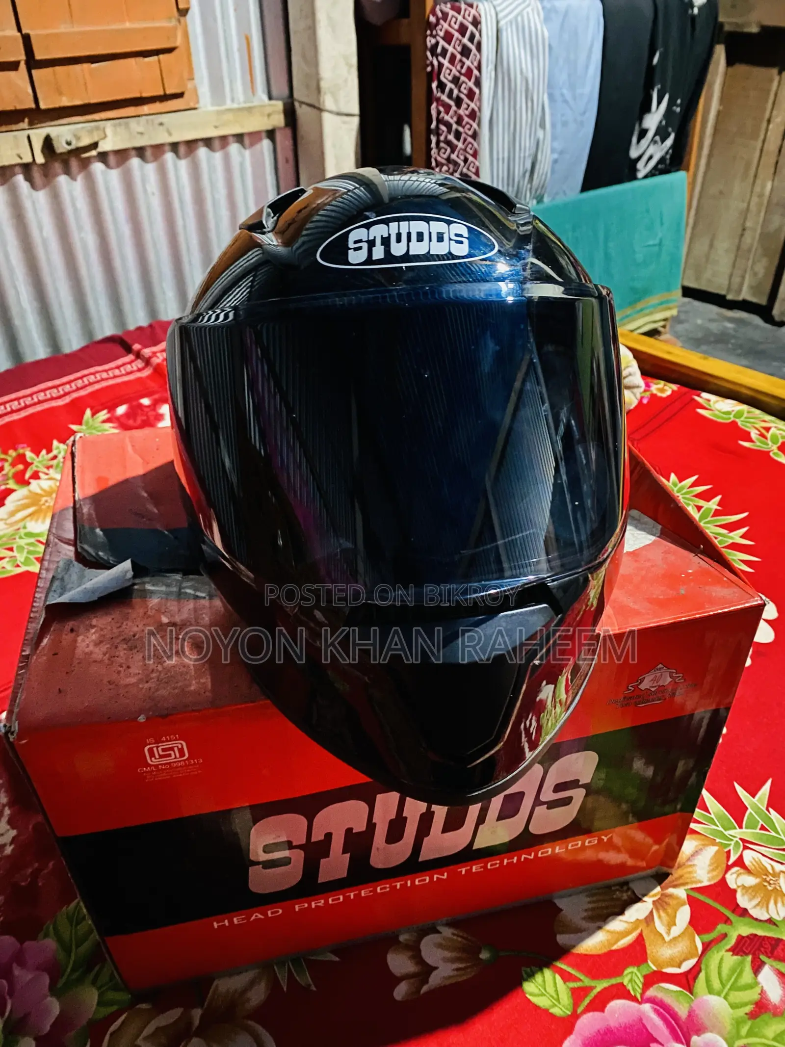 STUDDS Helmet