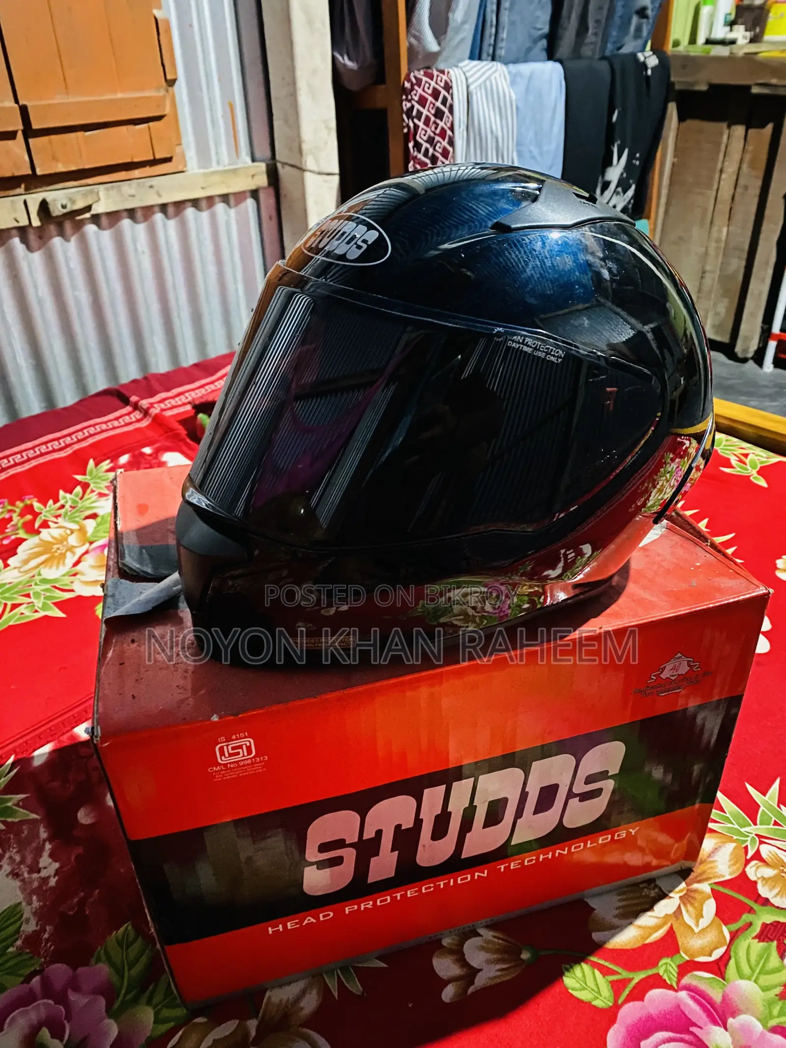 STUDDS Helmet