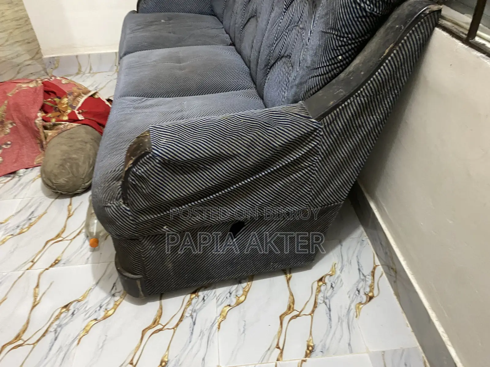 সোফাটি বিক্রি করা হবে।