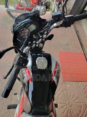 বাজাজ ডিসকভার ১২৫ ২০২৫ কালো
