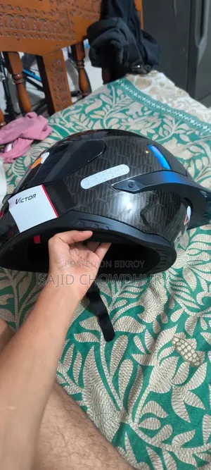 কার্বন ফাইবার হেলমেট