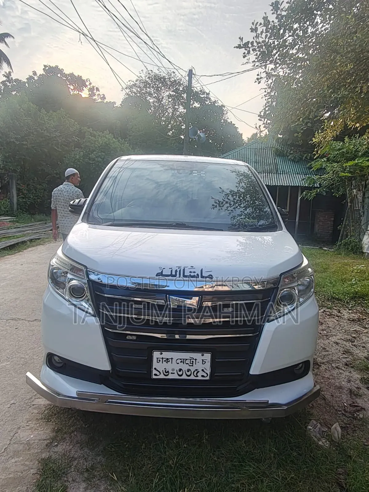 টয়োটা নোয়া ১.৮ এফডব্লিউডি হাইব্রিড (৭ সিটার) ২০১৬ পার্ল