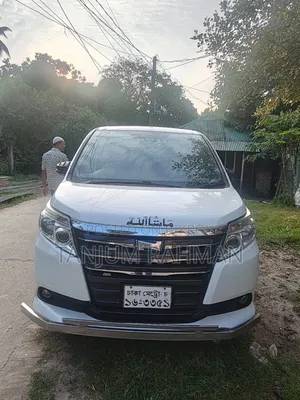 Toyota Noah 1.8 FWD Hybrid (7 seater) 2016 Pearl