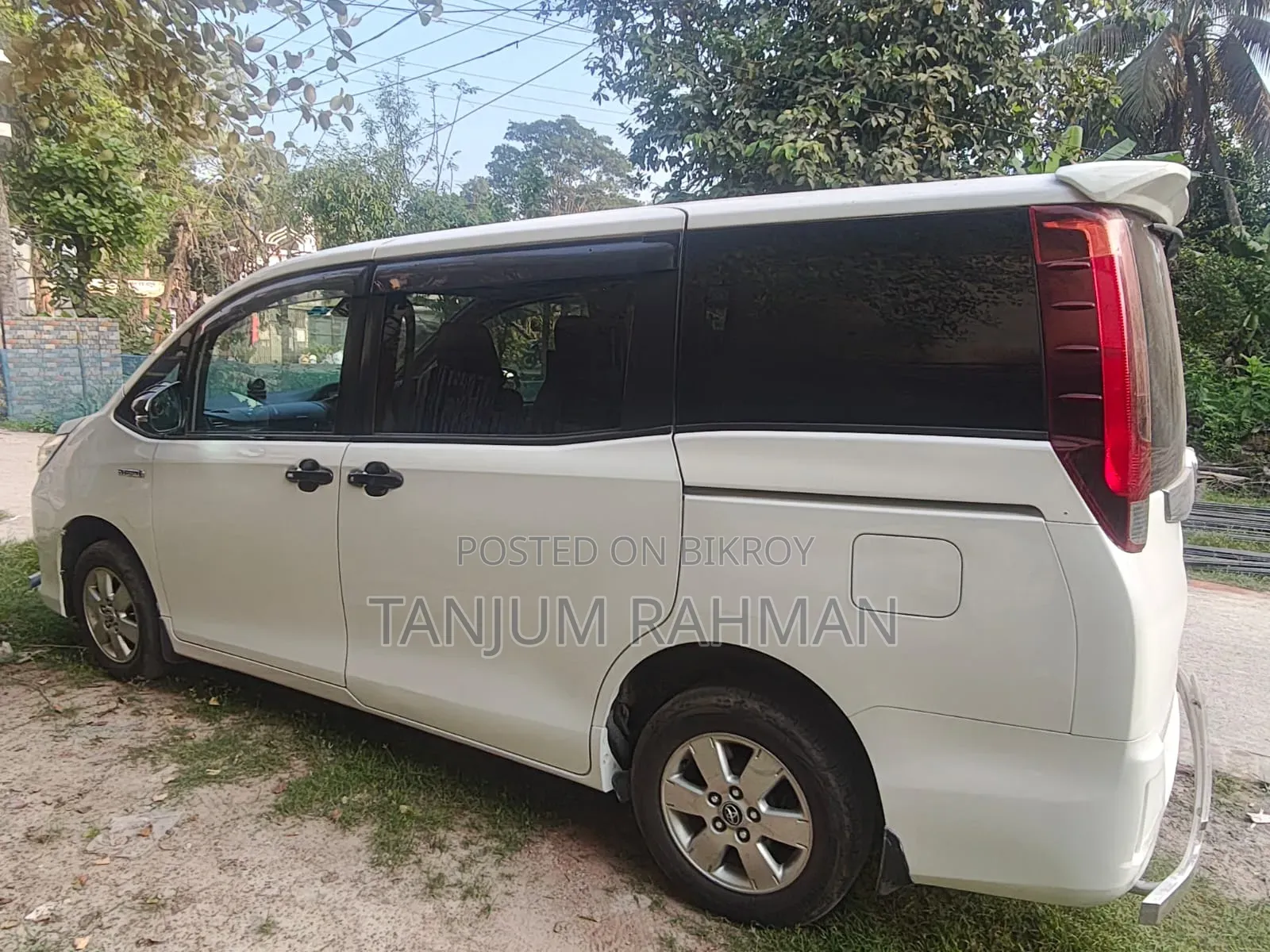 টয়োটা নোয়া ১.৮ এফডব্লিউডি হাইব্রিড (৭ সিটার) ২০১৬ পার্ল