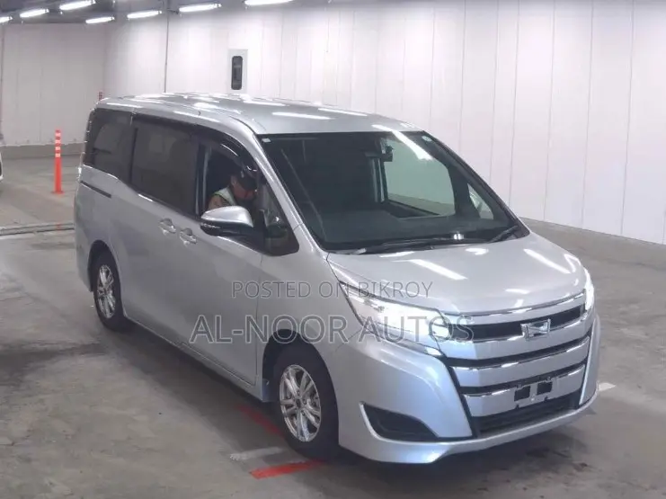 Toyota Noah 1.8 FWD Hybrid (7 seater) 2021 Silver
