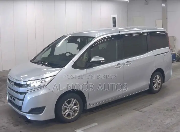 Toyota Noah 1.8 FWD Hybrid (7 seater) 2021 Silver