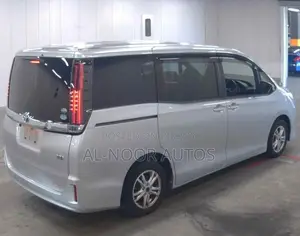 Toyota Noah 1.8 FWD Hybrid (7 seater) 2021 Silver