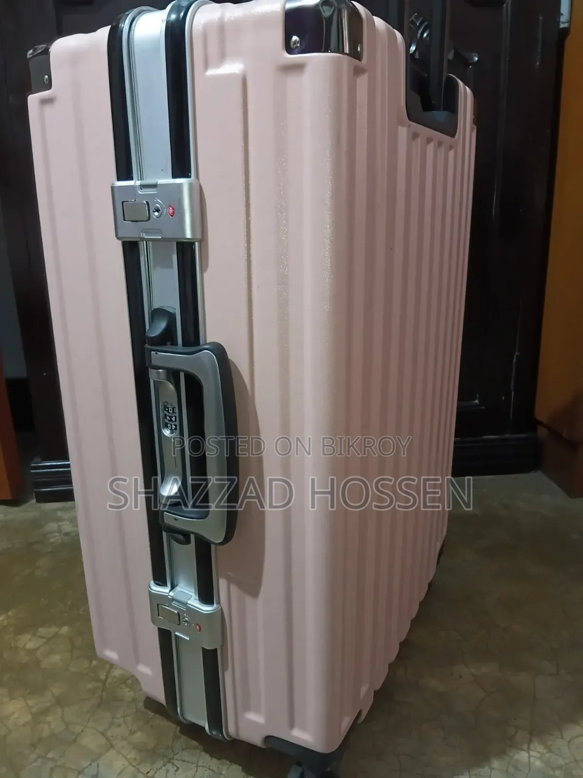 30 Inch Fiber Luggage Imported From China