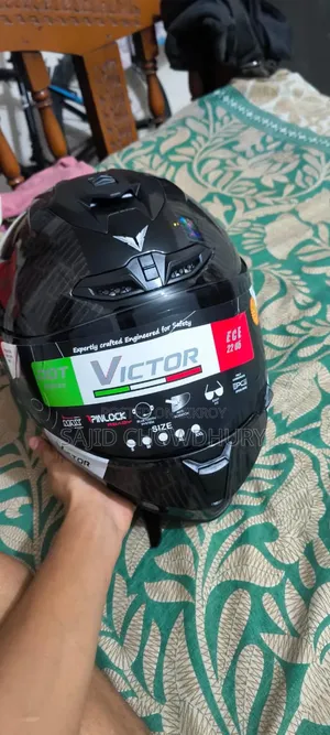 কার্বন ফাইবার হেলমেট
