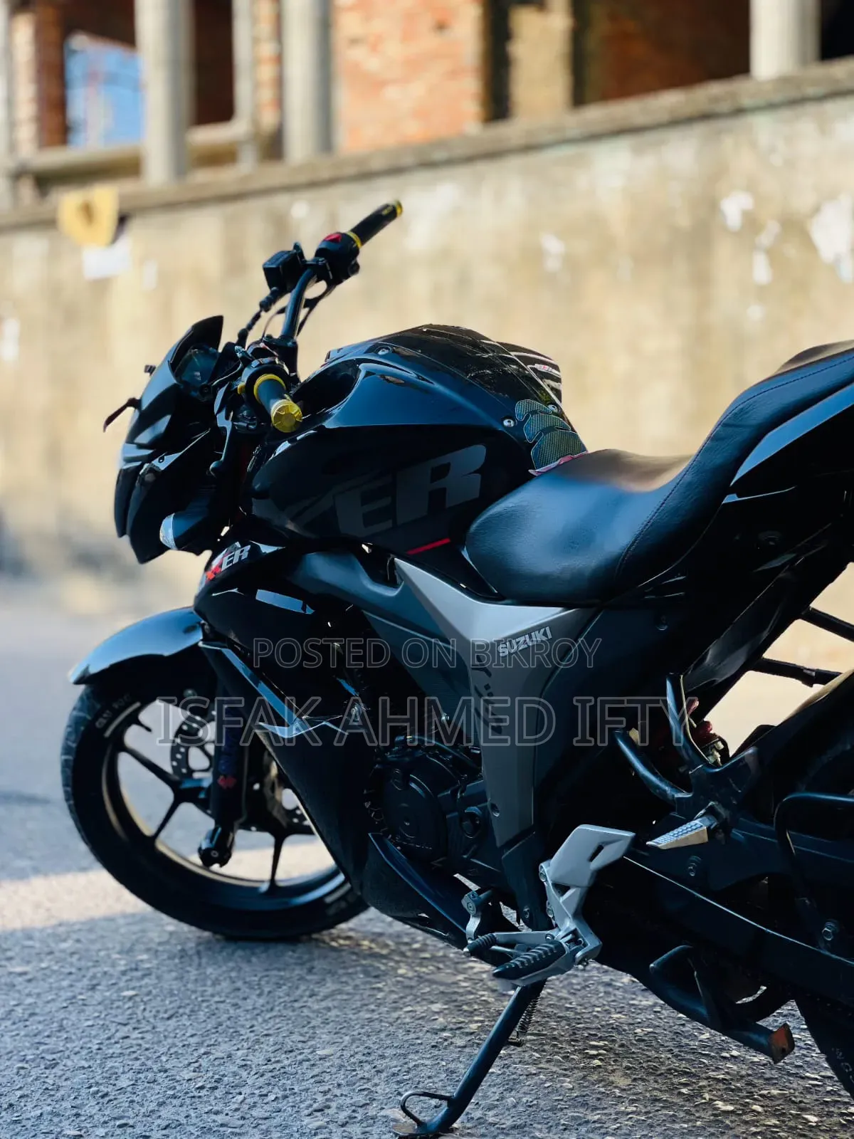 সুজুকি জিক্সার ২০২৩ ব্ল্যাক