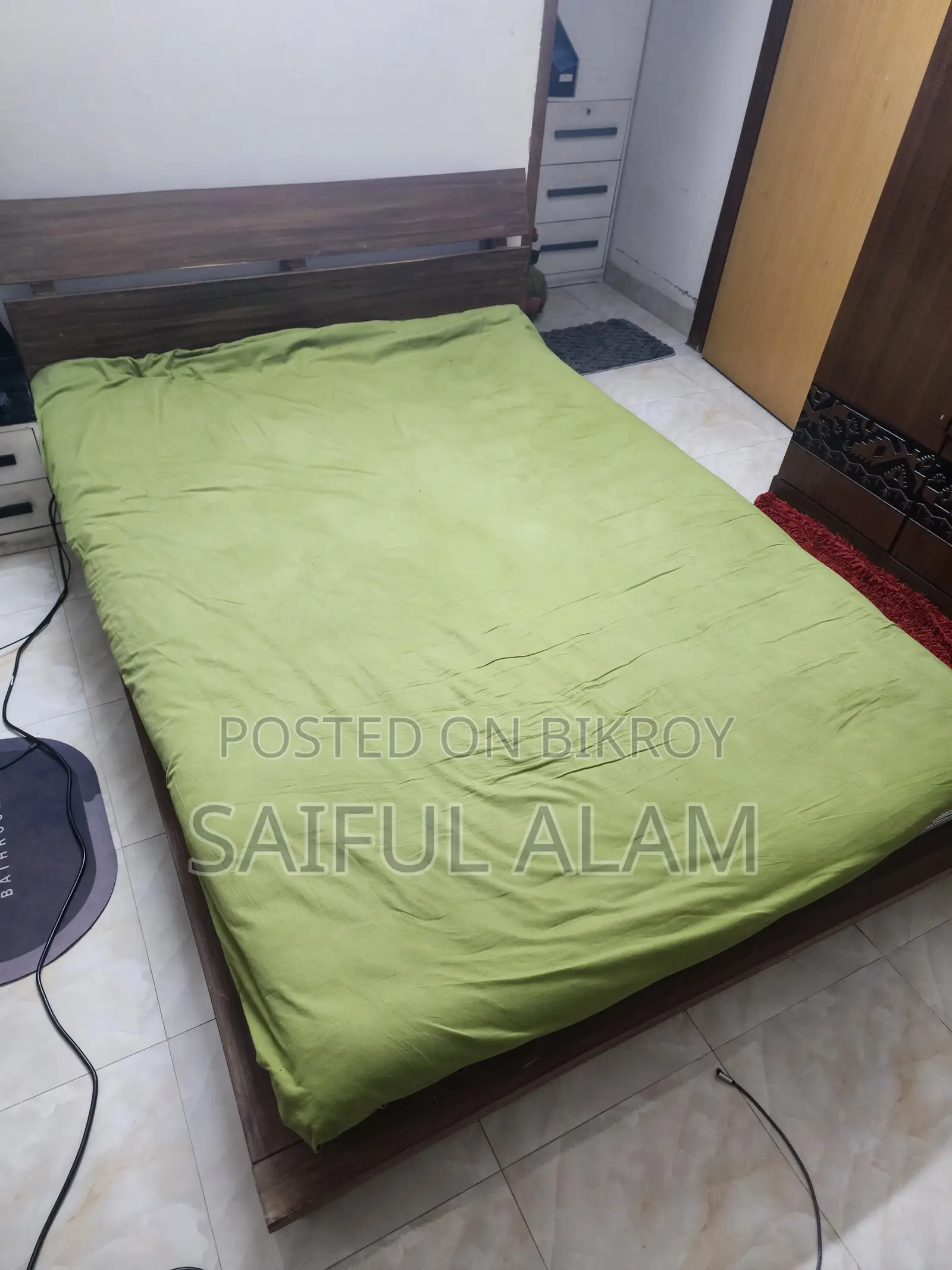 কুইন সাইজের কাঠের খাট ও ম্যাট্রেস