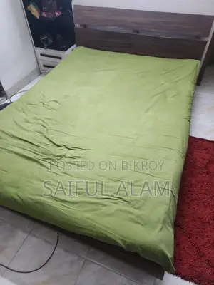 কুইন সাইজের কাঠের খাট ও ম্যাট্রেস