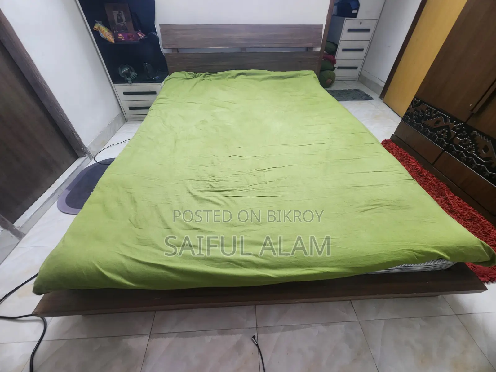 কুইন সাইজের কাঠের খাট ও ম্যাট্রেস