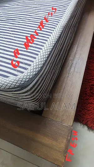 কুইন সাইজের কাঠের খাট ও ম্যাট্রেস