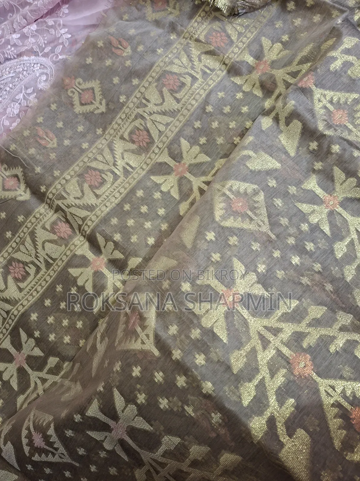 বিক্রির জন্য নতুন শাড়ি