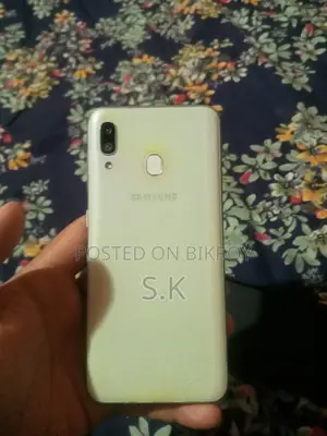 স্যামসাং গ্যালাক্সি এ৩০ ৬৪ জিবি হোয়াইট