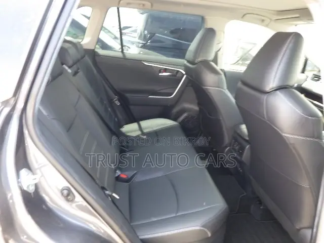 Toyota RAV4 2021 Gray