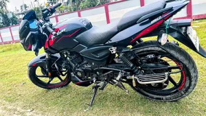বাজাজ এভেঞ্জার ১৫০ স্ট্রিট ২০২১ কালো