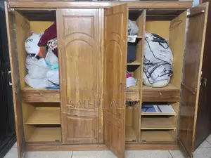 সেগুন কাঠের আলমারি