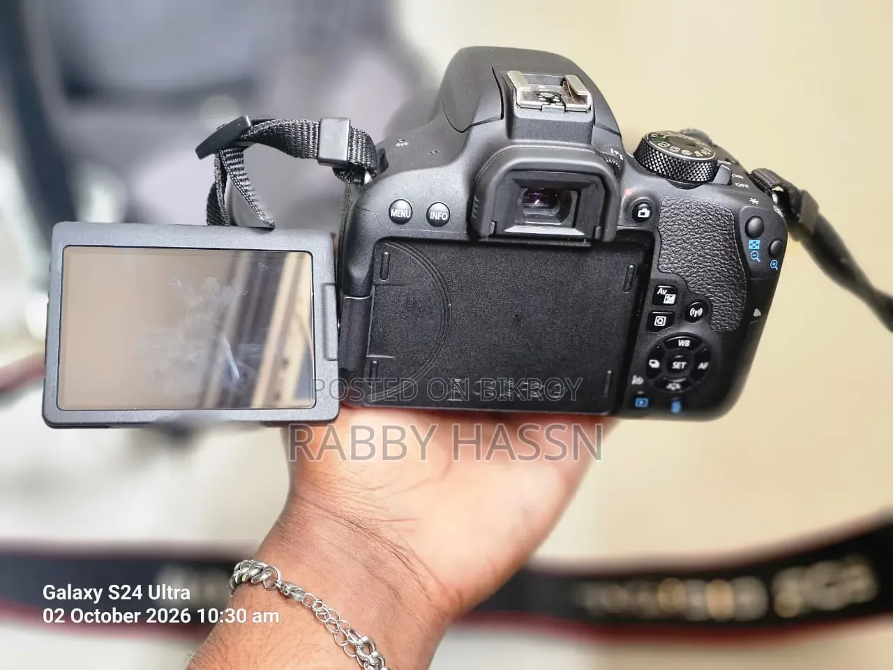 জরুরী বিক্রি: Canon 800D DSLR Camera (Singapore Variant)