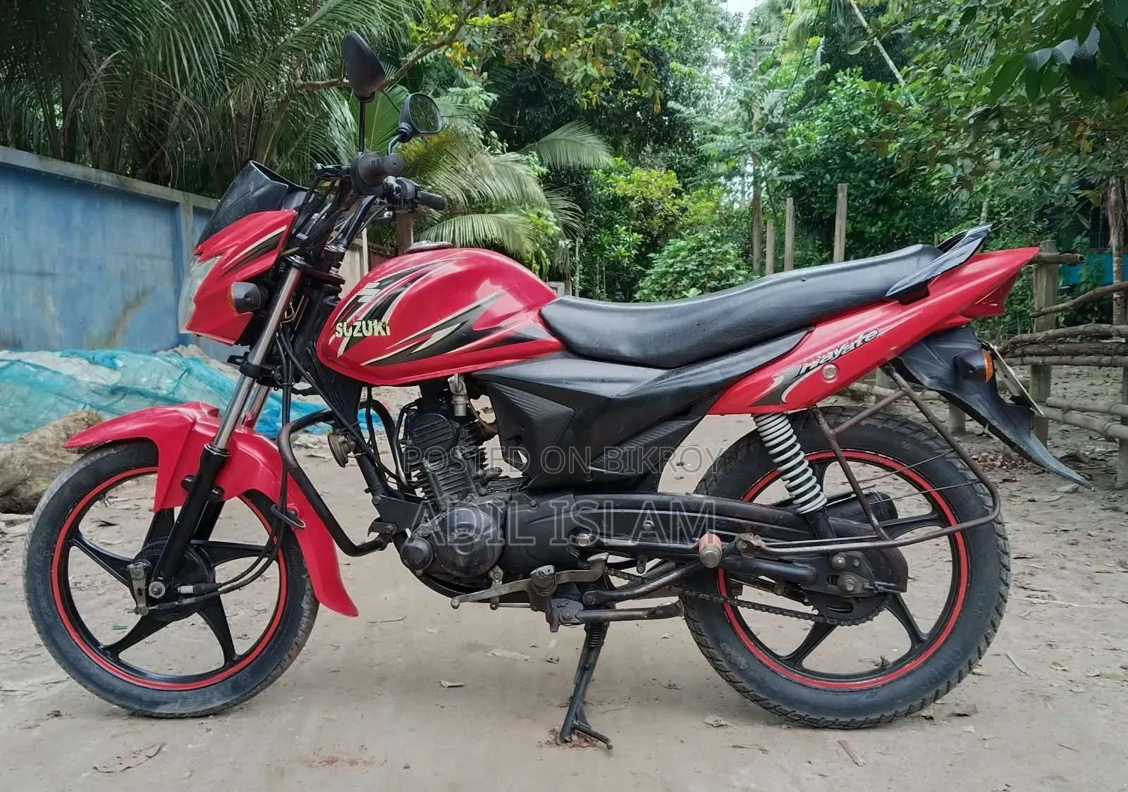 সুজুকি হায়াতে ২০১৫ লাল