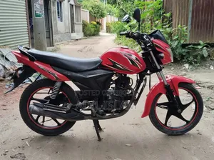 সুজুকি হায়াতে ২০১৫ লাল