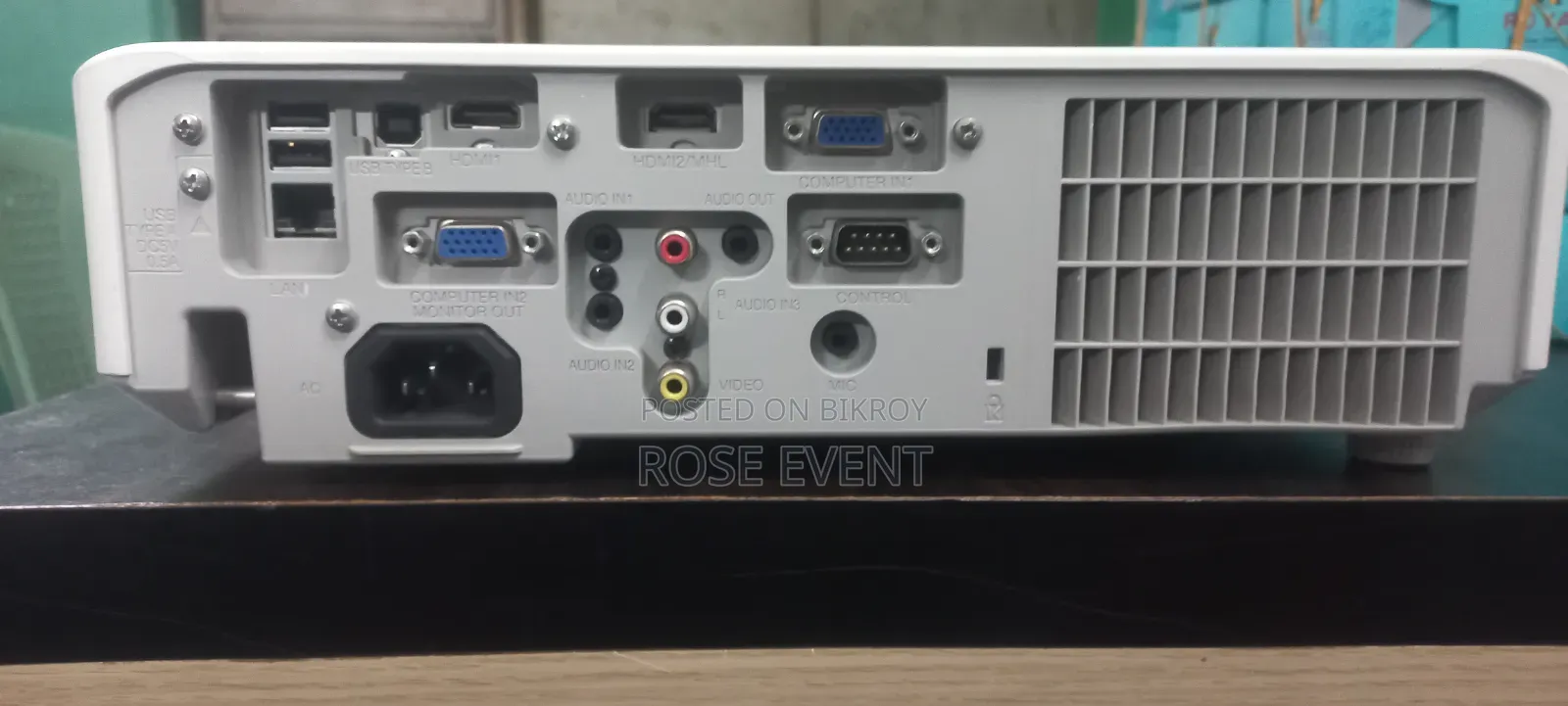 Hitachi CPX 3042(wn)projector দামাদামি করবেন না